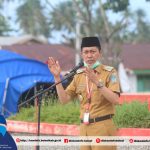 Bupati Hi Iskandar Kamaru Pimpin Apel Pagi di Depan Posko Dapur Umum Dilanjutkan Bersih-Bersih Rumah Penduduk Terdampak Banjir
