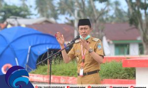 Bupati Hi Iskandar Kamaru Pimpin Apel Pagi di Depan Posko Dapur Umum Dilanjutkan Bersih-Bersih Rumah Penduduk Terdampak Banjir
