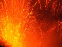 Gunung Merapi Kembali Erupsi, 19 Desa di Magelang Diguyur Hujan Abu Vulkanik