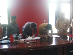 Pemkab Bolsel Serahkan Dana Hibah kepada Bawaslu