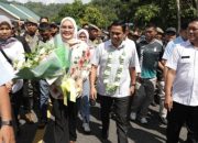 Tiba di Kotamobagu, Wali Kota dan Ketua TP-PKK Dijemput dengan Tradisi Adat